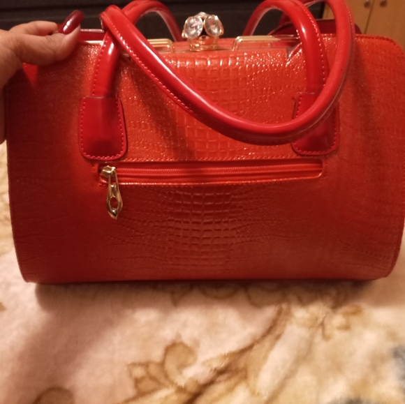Sorrentino Red Purse - Picture 5 of 6